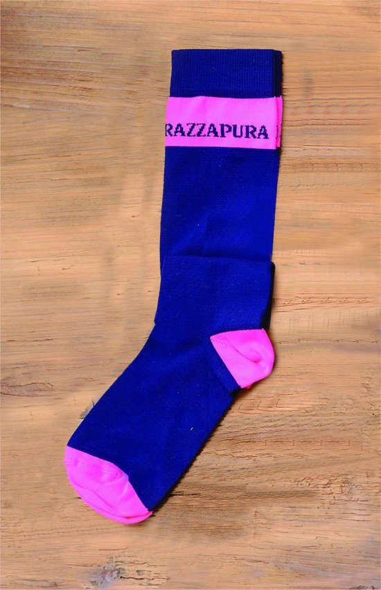 Calzino blu lungo in Skinlife, con punta, fascia e tallone fucsia.