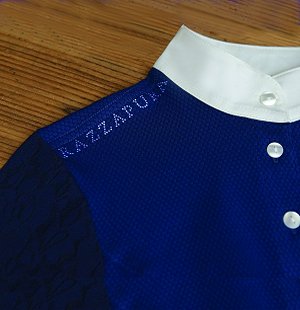 Polo coreana manica corta blu, a nido d'ape, maniche in pizzo.