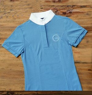 Polo coreana manica corta avio, tessuto traforato.