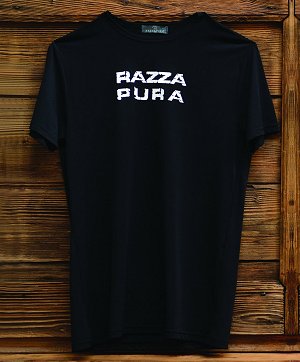 T-shirt nera con scritta RAZZA PURA in bianco. 